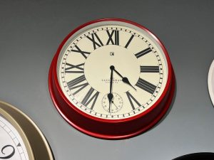 Sopha Paris red Clock